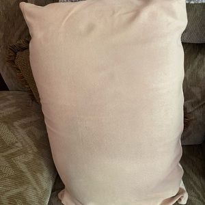 I Tempurpedic rhapsody firm pillow. Never used.   over $200. Asking $75 firm